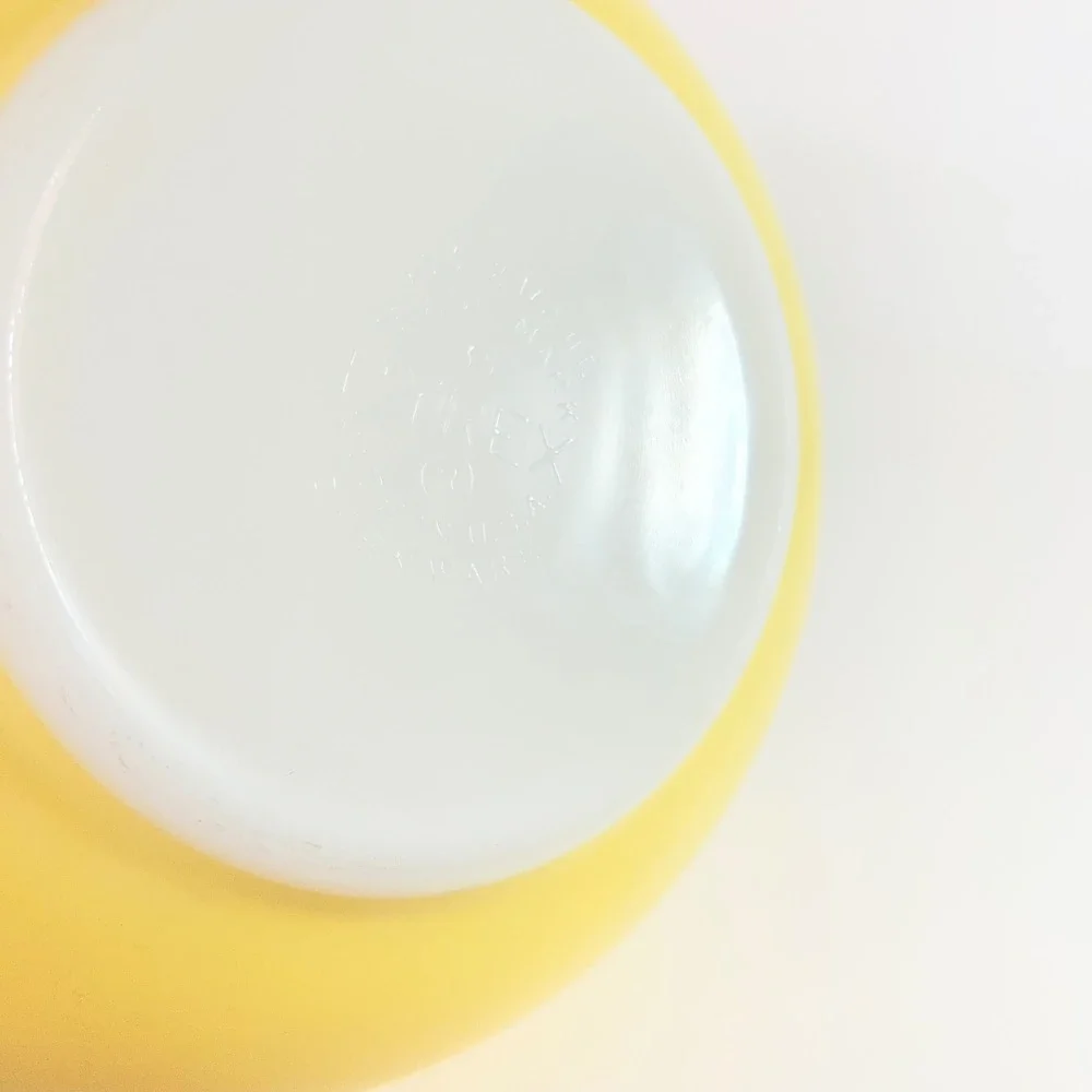 Vintage Pyrex 2.5qt Yellow Bowl #35 Made in USA 403